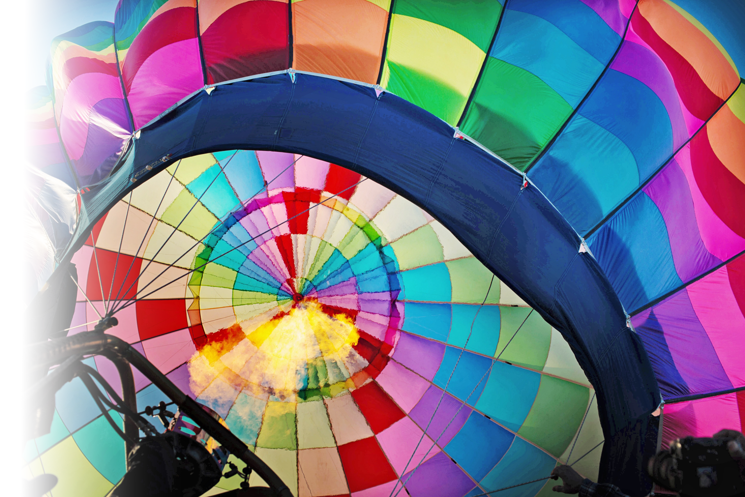 Heißluftballon wird aufgeblasen